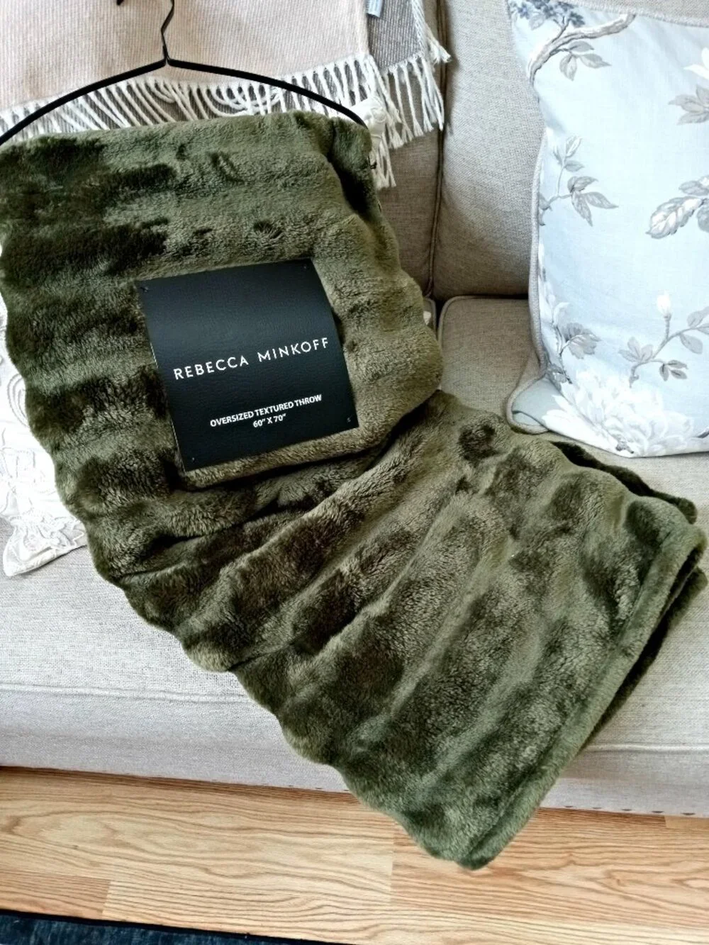 NEW! EXQUISITE LUXURY PLUSH REBECCA MINKOFF BLANKET